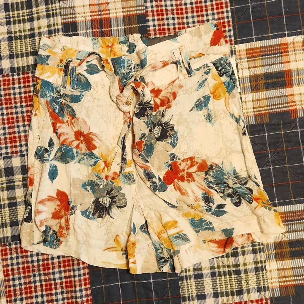 Linen shorts